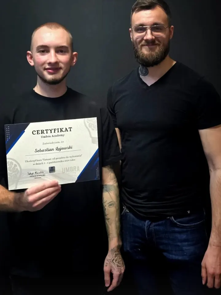 Sebastian z certyfikatem Umbra Academy obok Patryk Kowalski, październik 2024