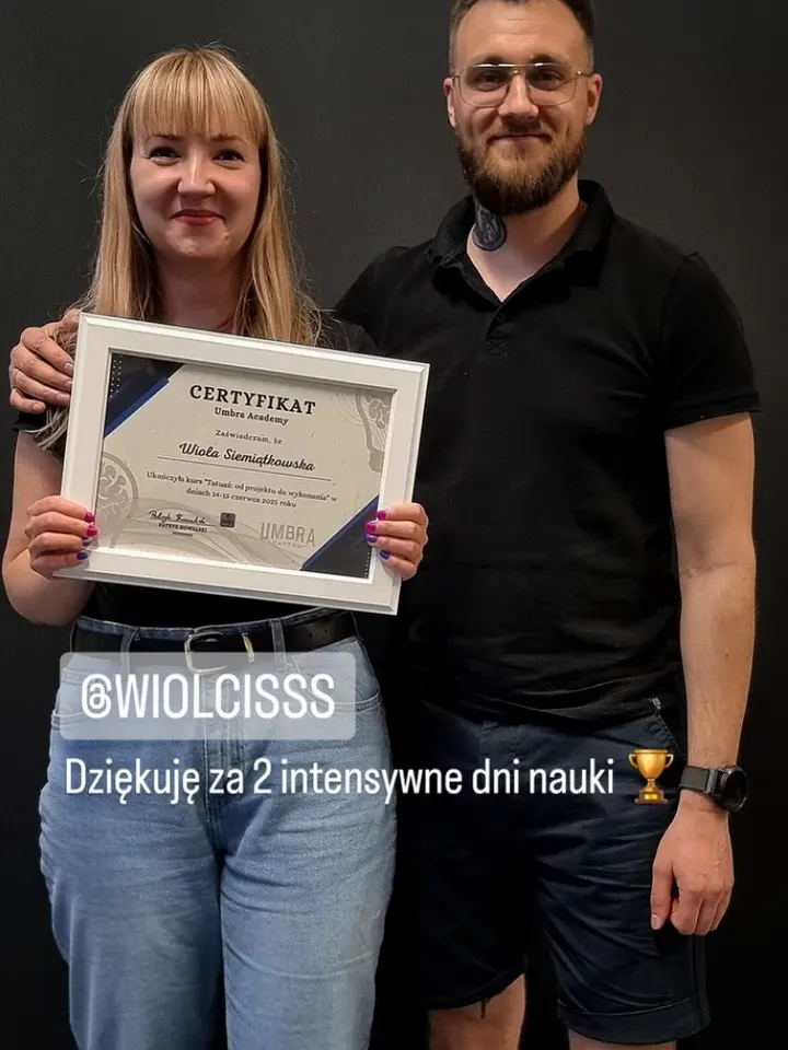 Wiola z certyfikatem Umbra Academy obok Patryk Kowalski, czerwiec 2025