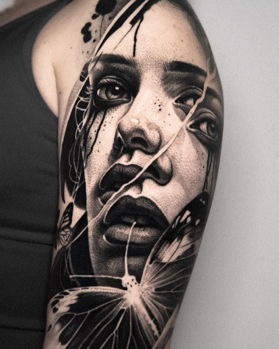 Kobieca twarz z motylem — whipshading