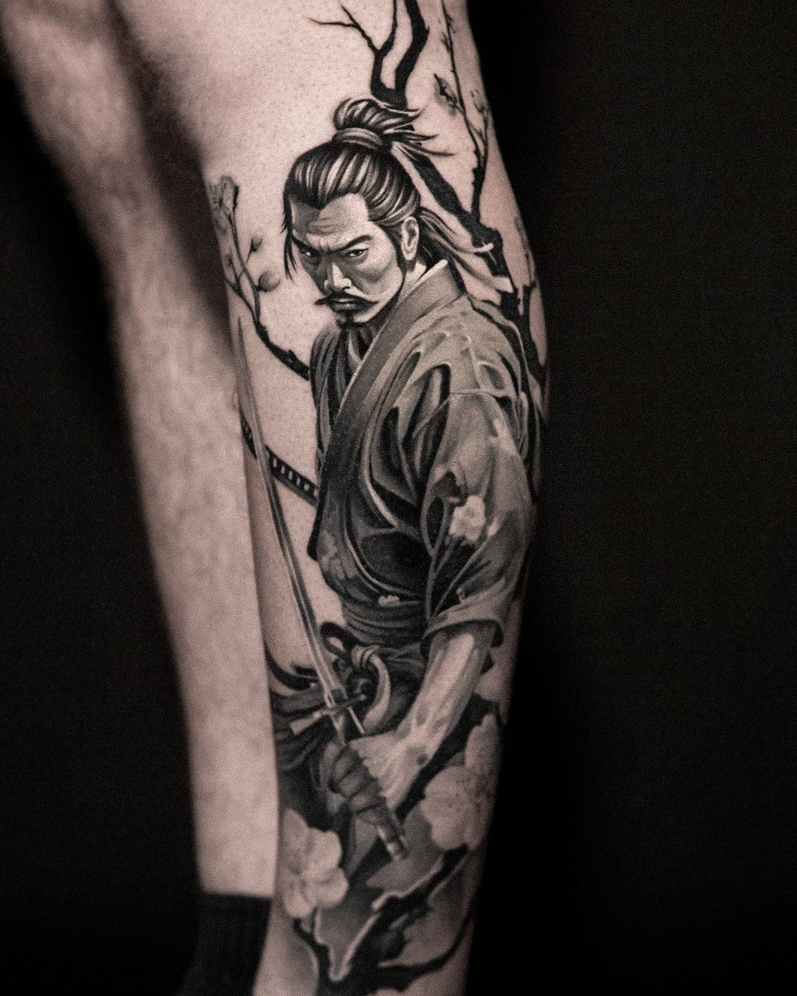 Samuraj z mieczem, grafika black&grey