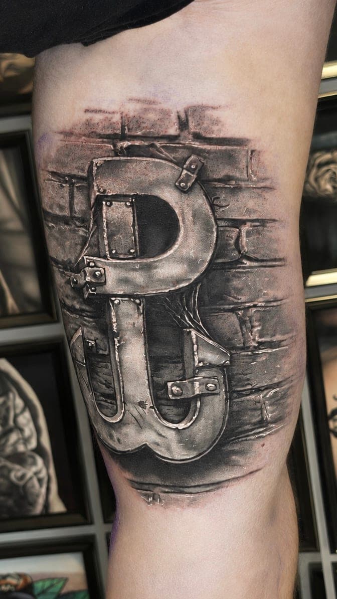 Znak Polski Walczącej na tle ceglanego muru — realizm black&grey